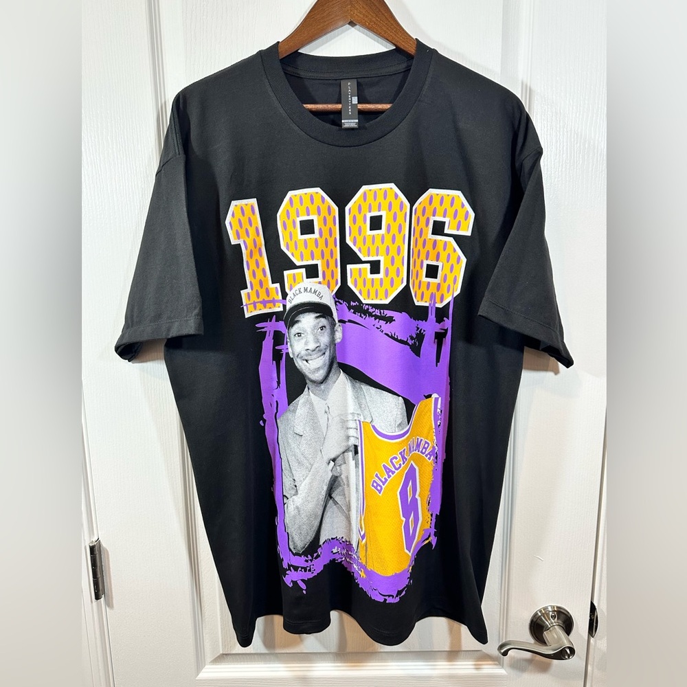 Kobe Bryant 1996 Lakers Draft Day #8 Men’s Black Mamba Lakers T-Shirt, Size XL